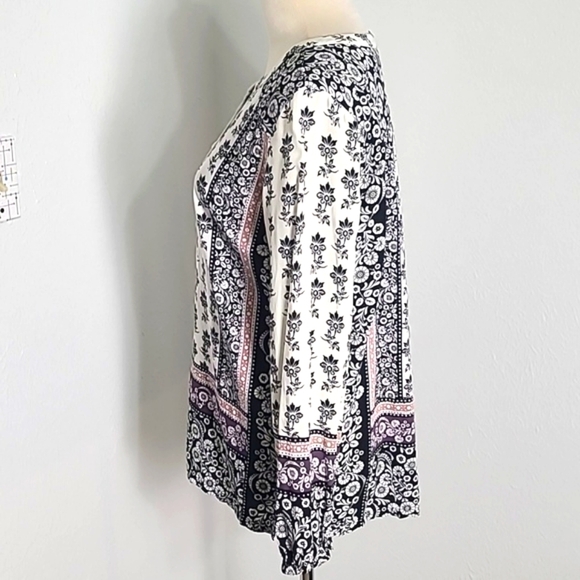 LOFT Black & White Floral Print Top with Pink & Purple Accents, Size Medium - Picture 5 of 10